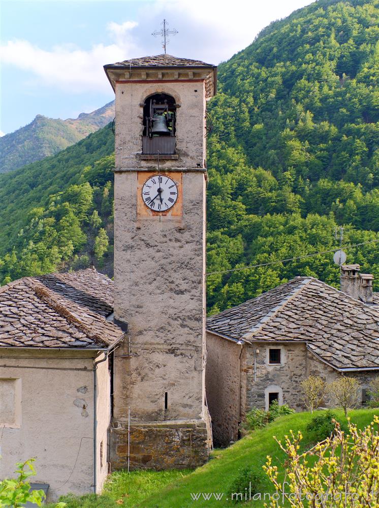 Montesinaro frazione di Piedicavallo (Biella) - Campanile della chiesa di San Grato